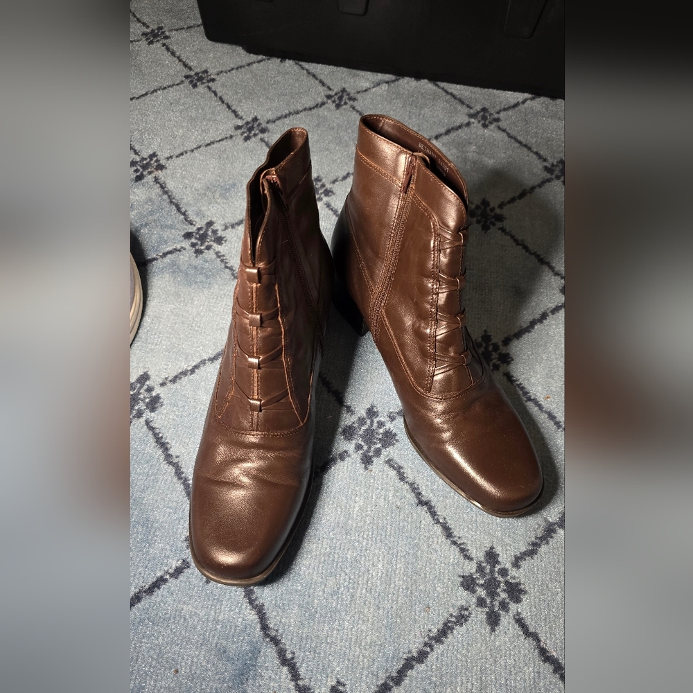 Vintage Laura Scott "Bethany" Brown Leather Boots Size 10